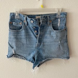 Levi’s Shorts. Size 28